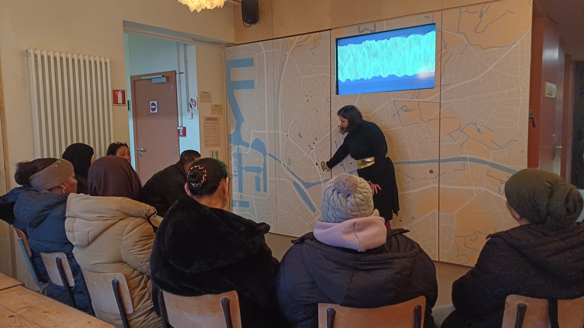 Community gathering at Merksemdok during the Weaving Noise installation